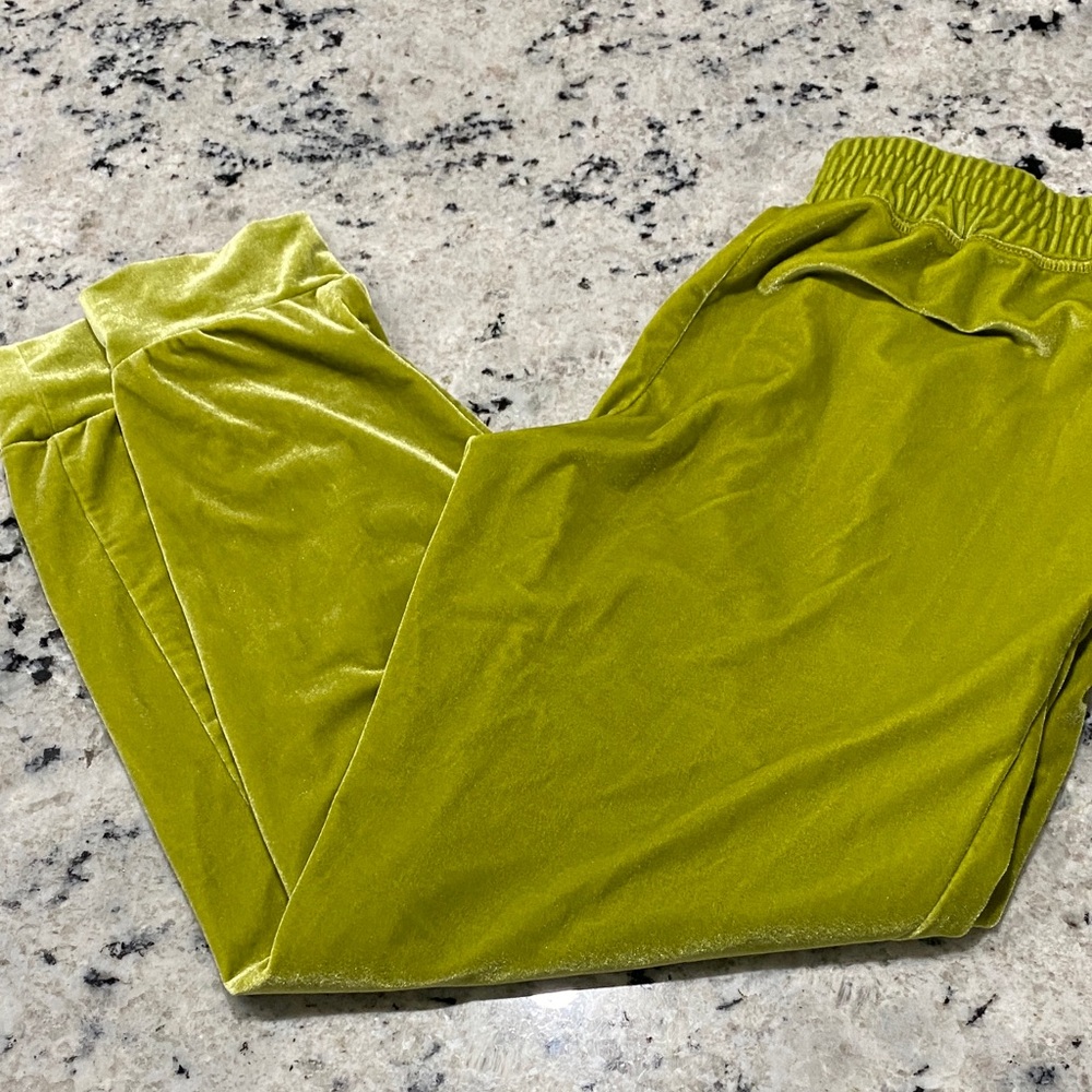 Medium Juniors VELVET joggers!!!!